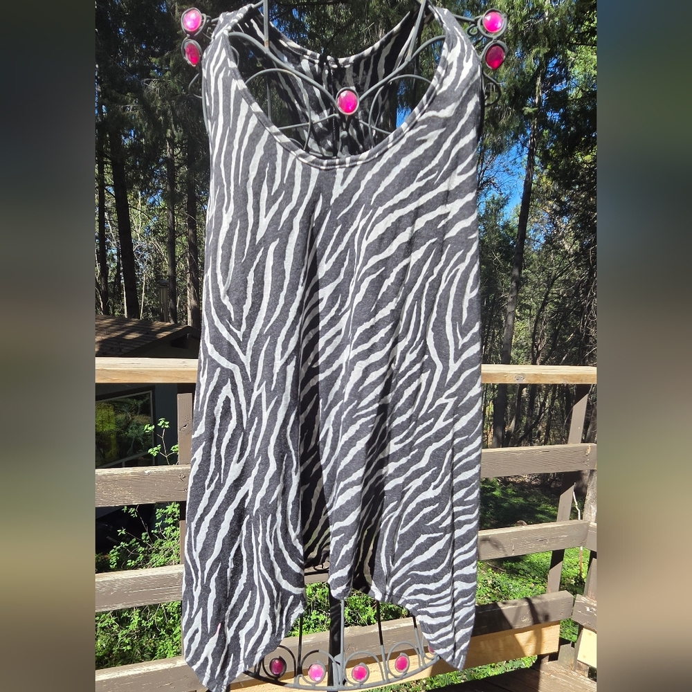 Stranded Zebra Sheer Layering Long Tank SzXL HOST PICK!🎉🎊 - Picture 2 of 7
